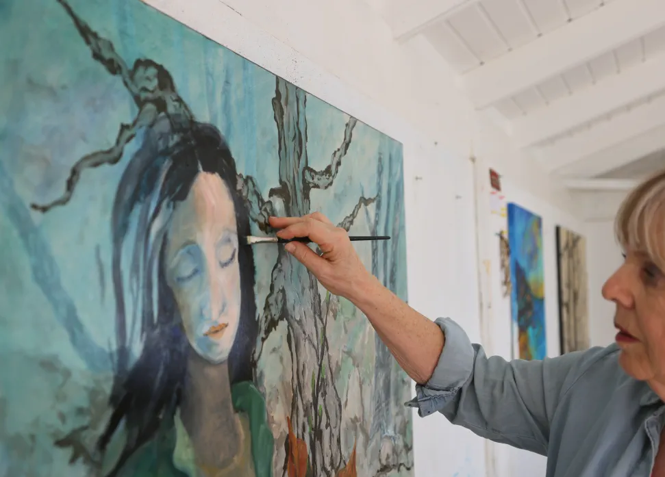 Sylvia Catharina Hess bei der Arbeit in ihrem Atelier